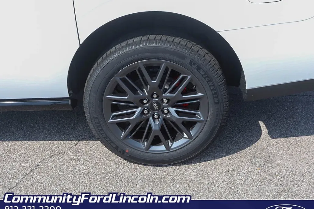 2025 Ford Expedition MAX Platinum photo 1