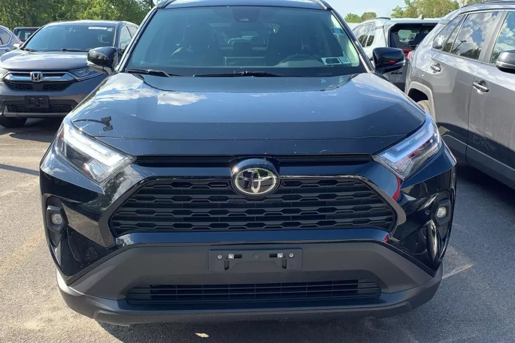 2023 Toyota RAV4 XLE Premium photo 1