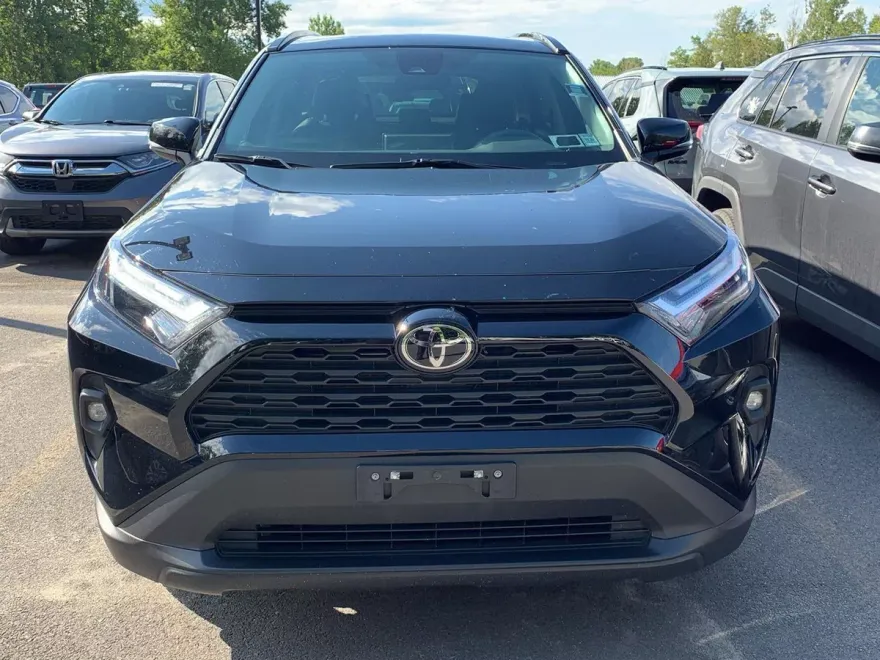 2023 Toyota RAV4 XLE Premium photo 1
