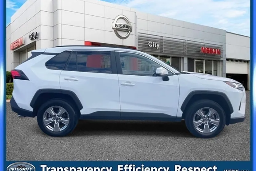 2024 Toyota RAV4 XLE photo 1