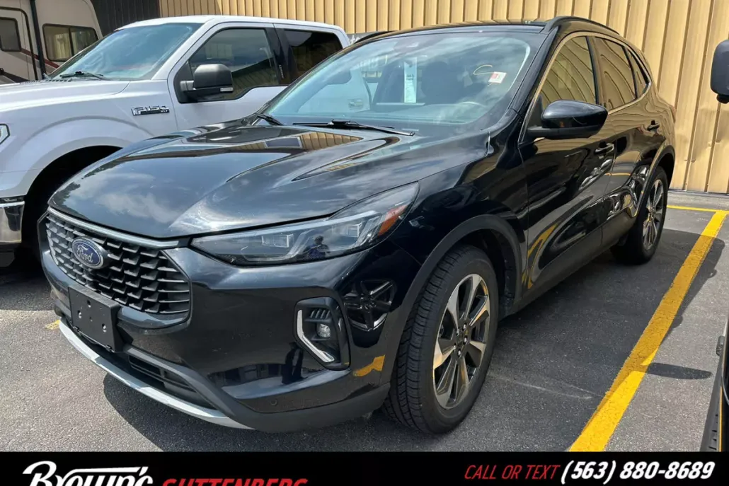 2023 Ford Escape Platinum photo 1