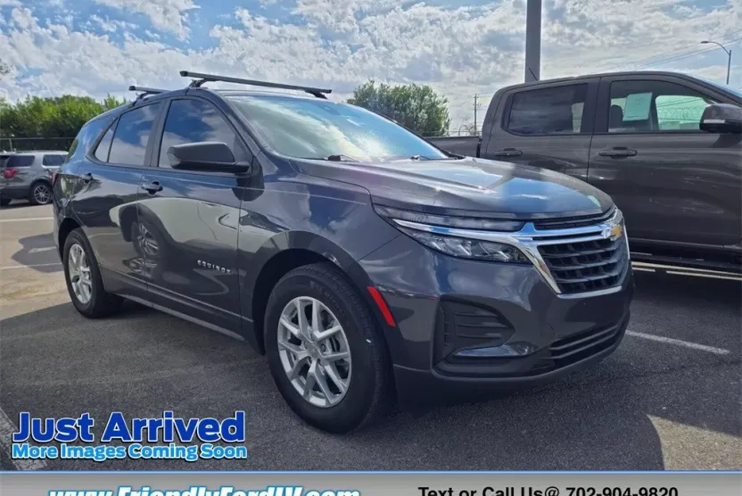2022 Chevrolet Equinox LS photo 1