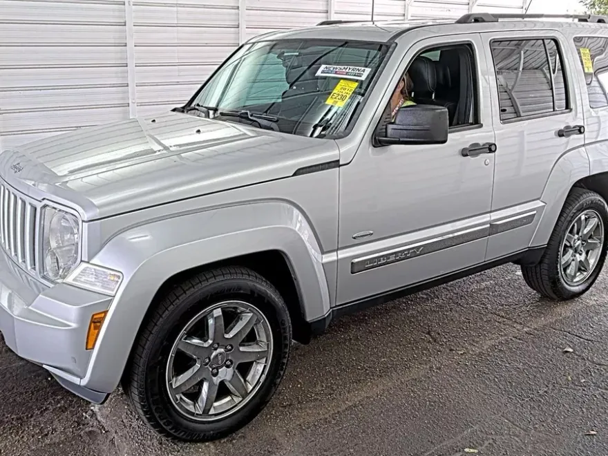 2012 Jeep Liberty Sport photo 1