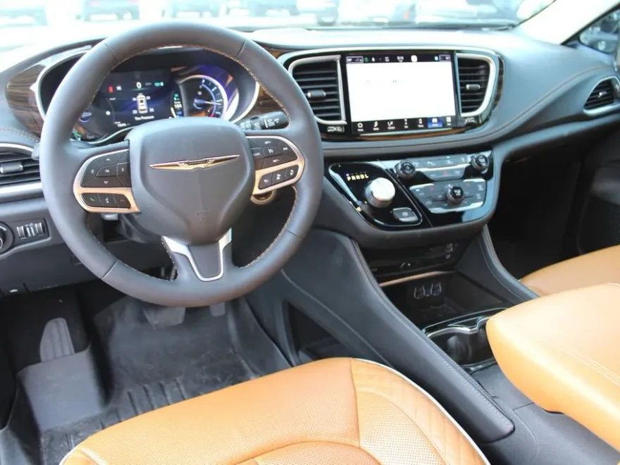 2023 Chrysler Pacifica Hybrid Pinnacle photo 1