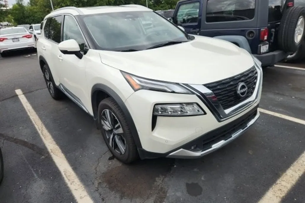2022 Nissan Rogue Platinum photo 1