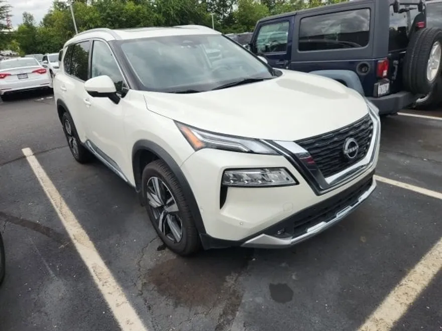 2022 Nissan Rogue Platinum photo 1