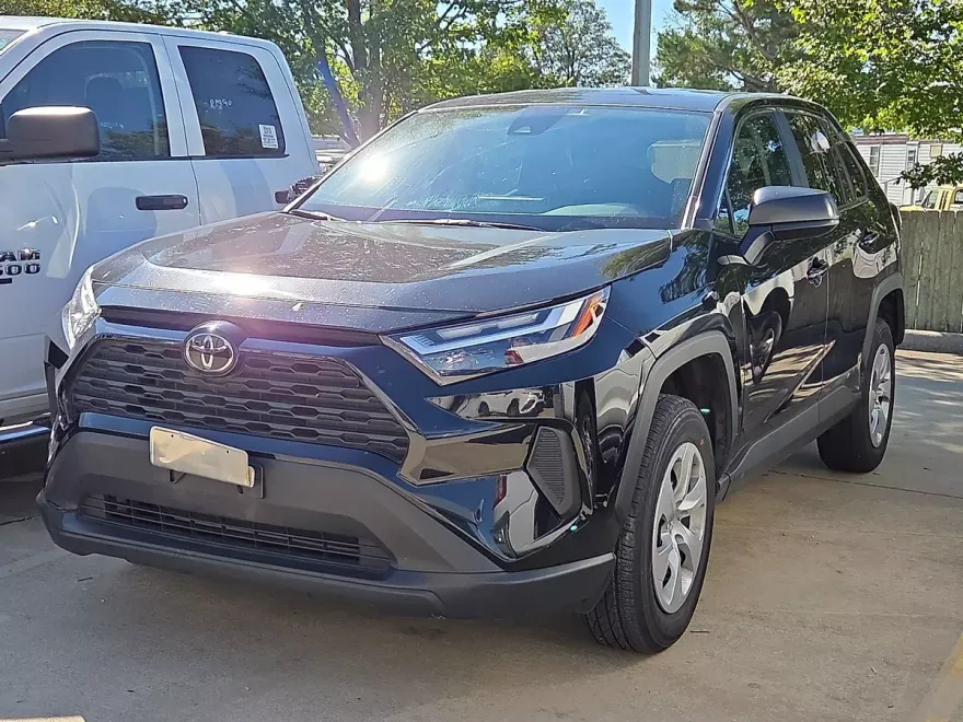 2024 Toyota RAV4 LE photo 1
