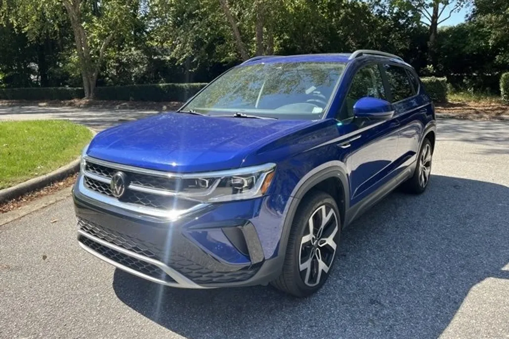 2023 Volkswagen Taos SEL photo 1