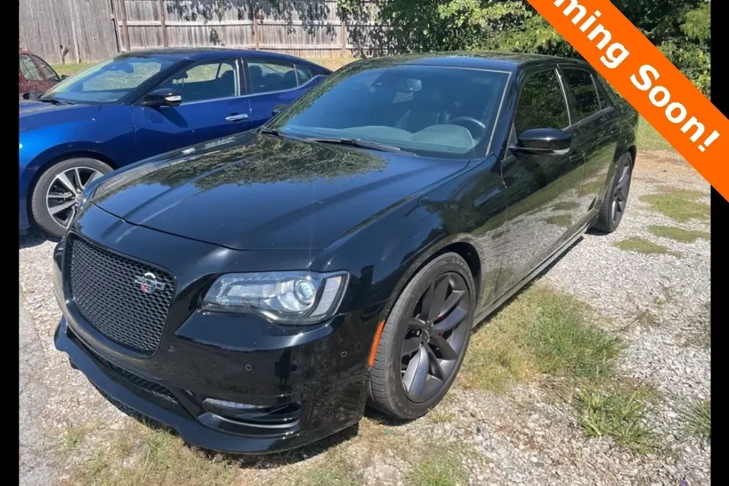 2023 Chrysler 300 C photo 1