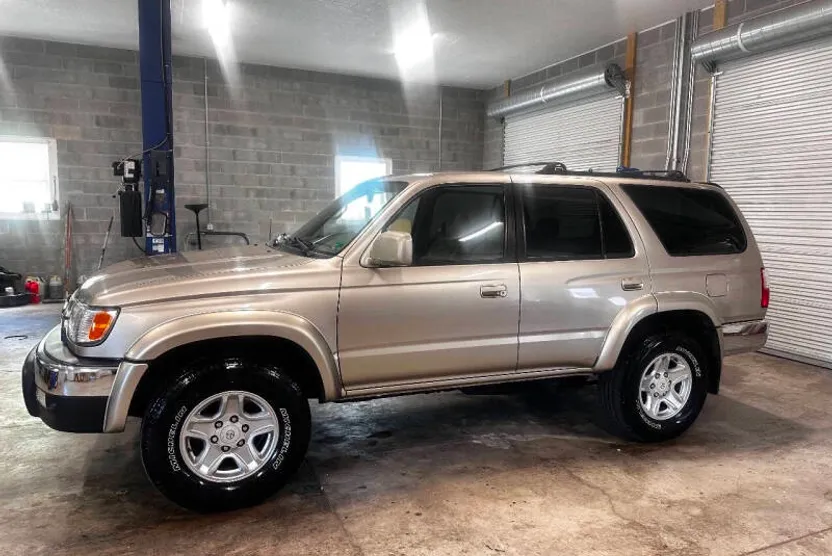 2002 Toyota 4Runner SR5 photo 1