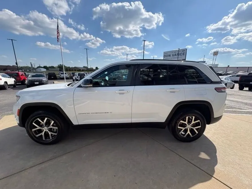 2024 Jeep Grand Cherokee Limited photo 1