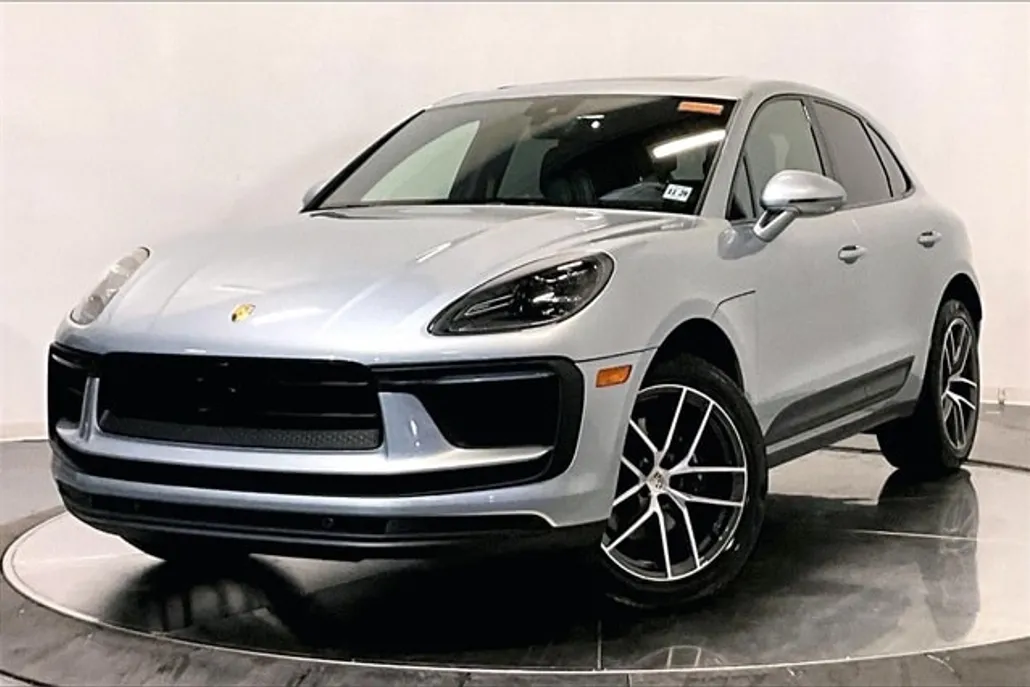 2025 Porsche Macan T photo 1