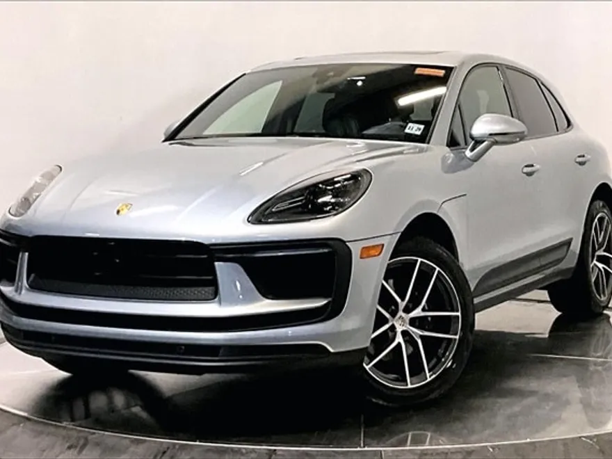 2025 Porsche Macan T photo 1