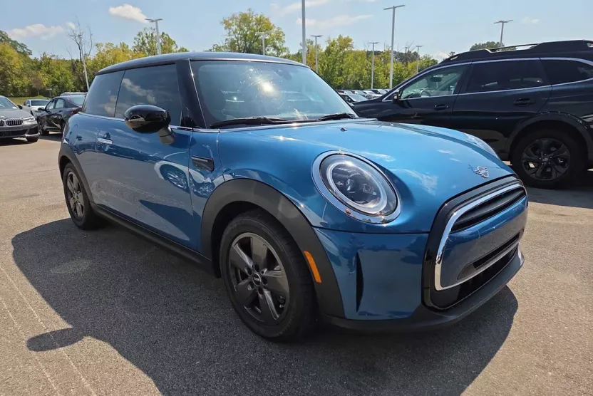 2023 Mini Cooper 2 Door Hardtop Signature photo 1