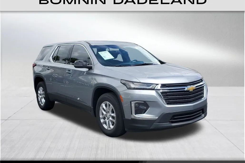 2023 Chevrolet Traverse LS photo 1