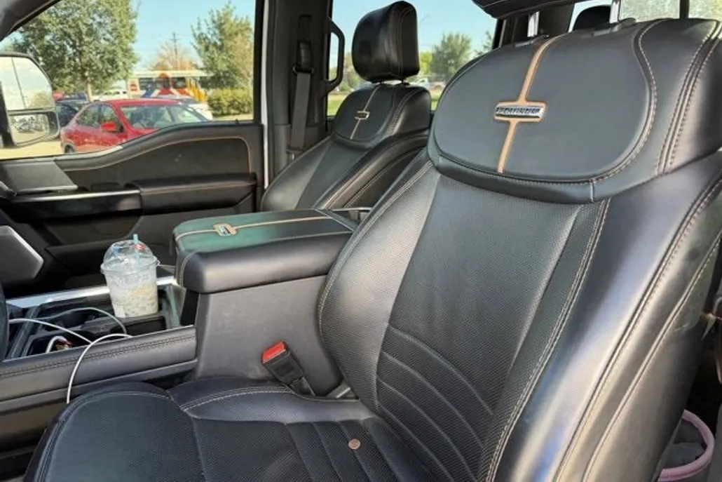 2024 Ford F-350 Platinum photo 1