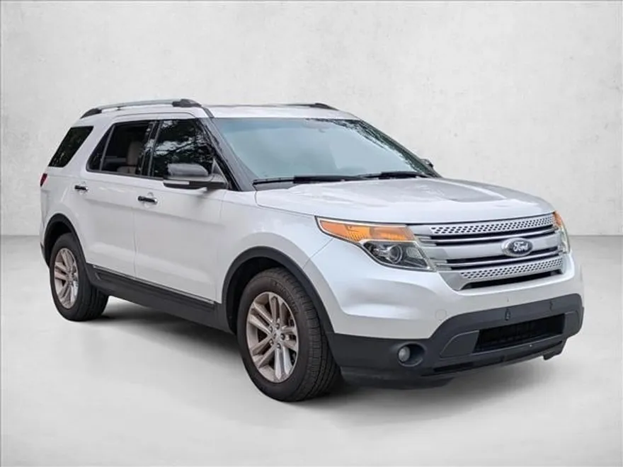 2014 Ford Explorer XLT photo 1