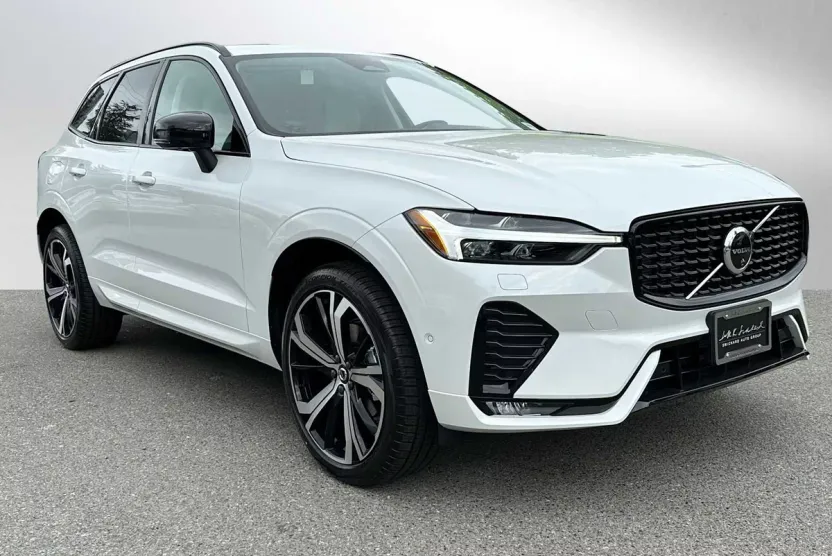 2025 Volvo XC60 B5 photo 1