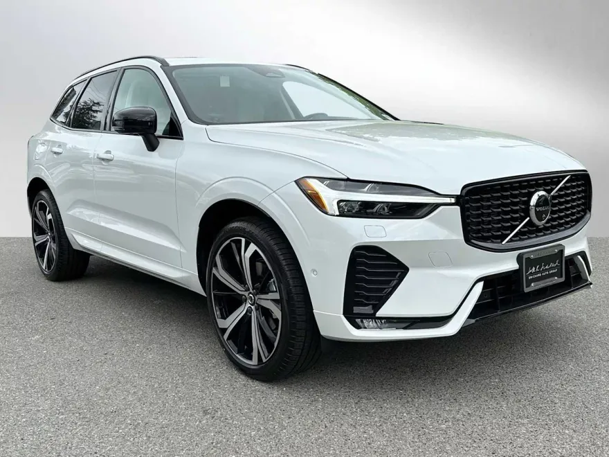 2025 Volvo XC60 B5 photo 1