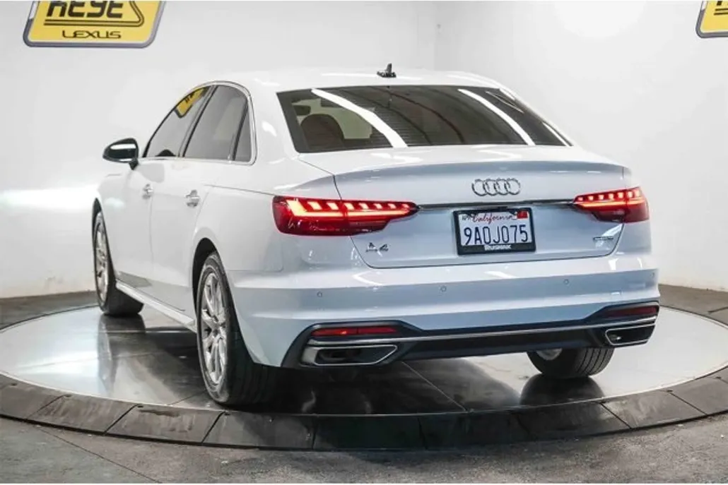 2022 Audi A4 Quattro Premium photo 1