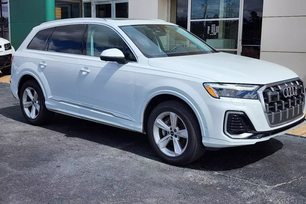 2025 Audi Q7 Premium photo 1