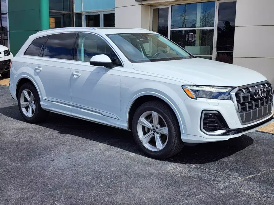 2025 Audi Q7 Premium photo 1