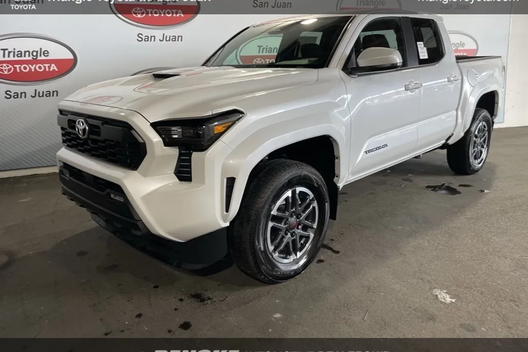 2025 Toyota Tacoma 4x4 photo 1
