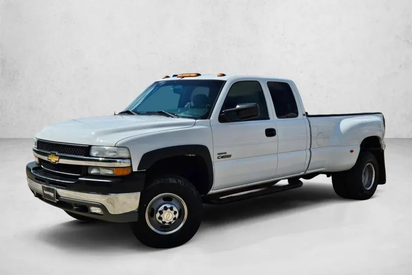 2002 Chevrolet Silverado 3500HD LS photo 1