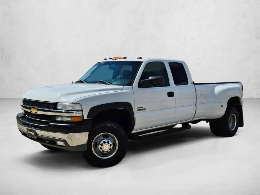 2002 Chevrolet Silverado 3500HD LS photo 1