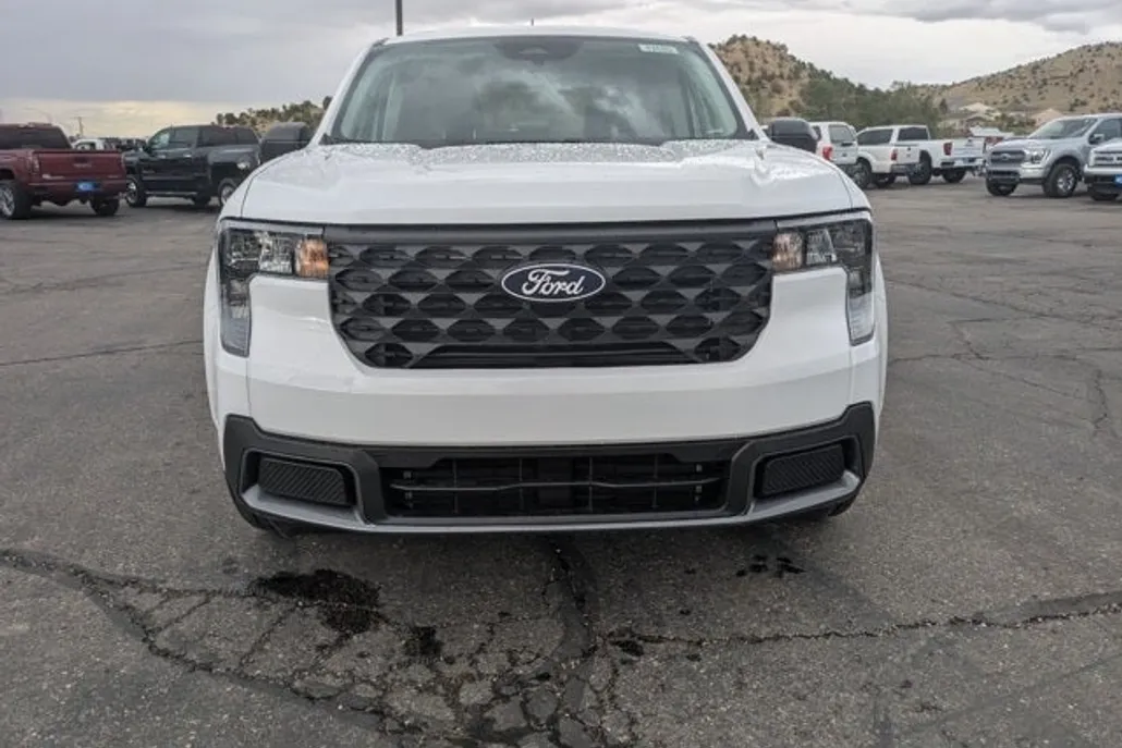 2025 Ford Maverick XLT photo 1