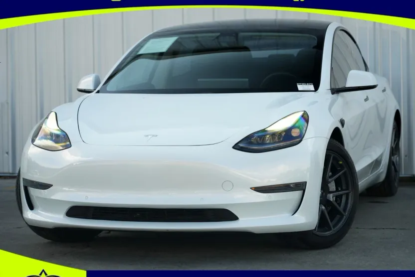 2021 Tesla Model 3 Standard Range Plus photo 1