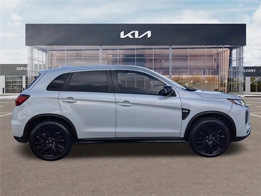 2022 Mitsubishi Outlander Sport LE photo 1