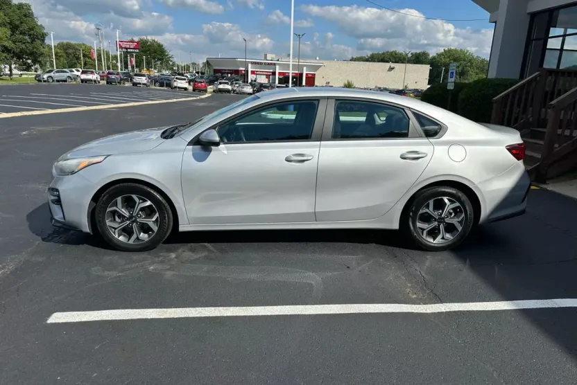 2021 Kia Forte LXS photo 1