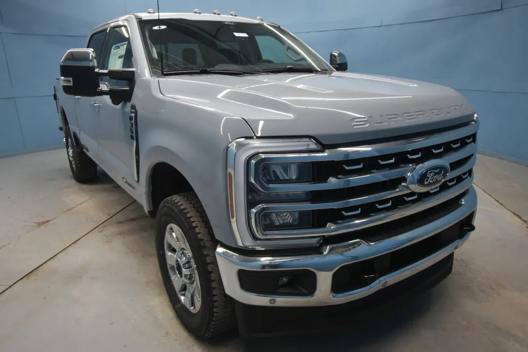 2025 Ford F-350 Lariat photo 1