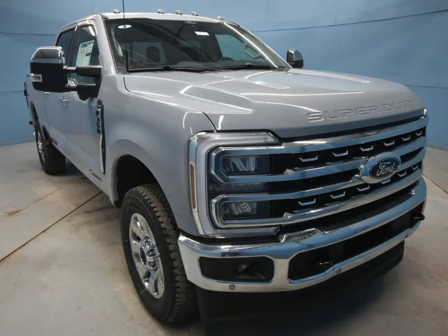 2025 Ford F-350 Lariat photo 1