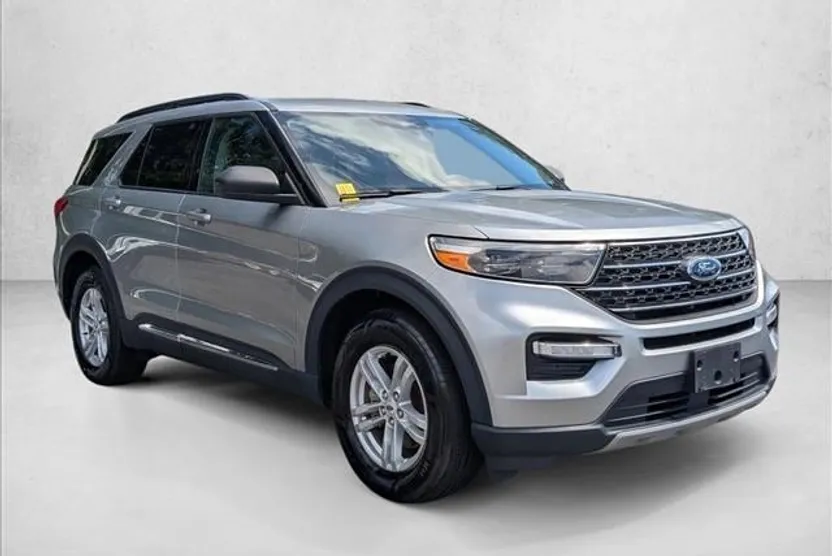 2023 Ford Explorer XLT photo 1