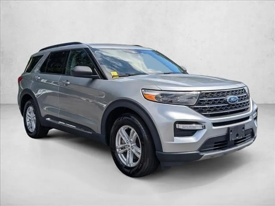 2023 Ford Explorer XLT photo 1