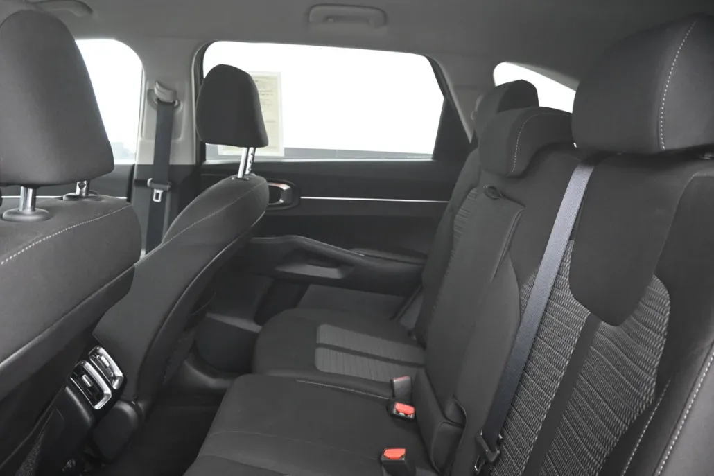 2023 Kia Sorento LX photo 1
