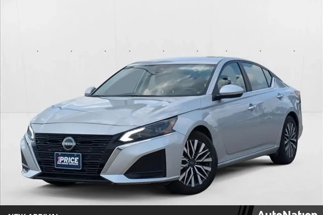 2023 Nissan Altima 2.5 SV photo 1