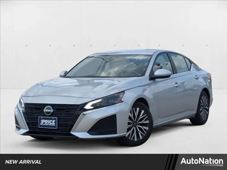 2023 Nissan Altima 2.5 SV photo 1