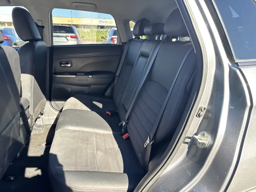 2024 Mitsubishi Outlander Sport S photo 1