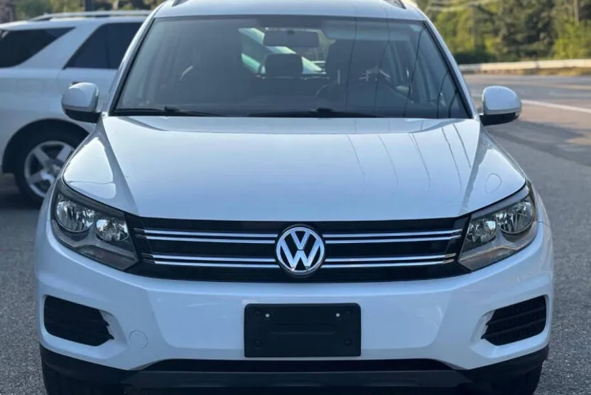 2017 Volkswagen Tiguan Limited S photo 1