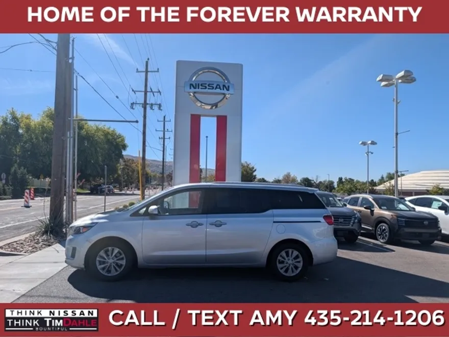 2017 Kia Sedona LX photo 1