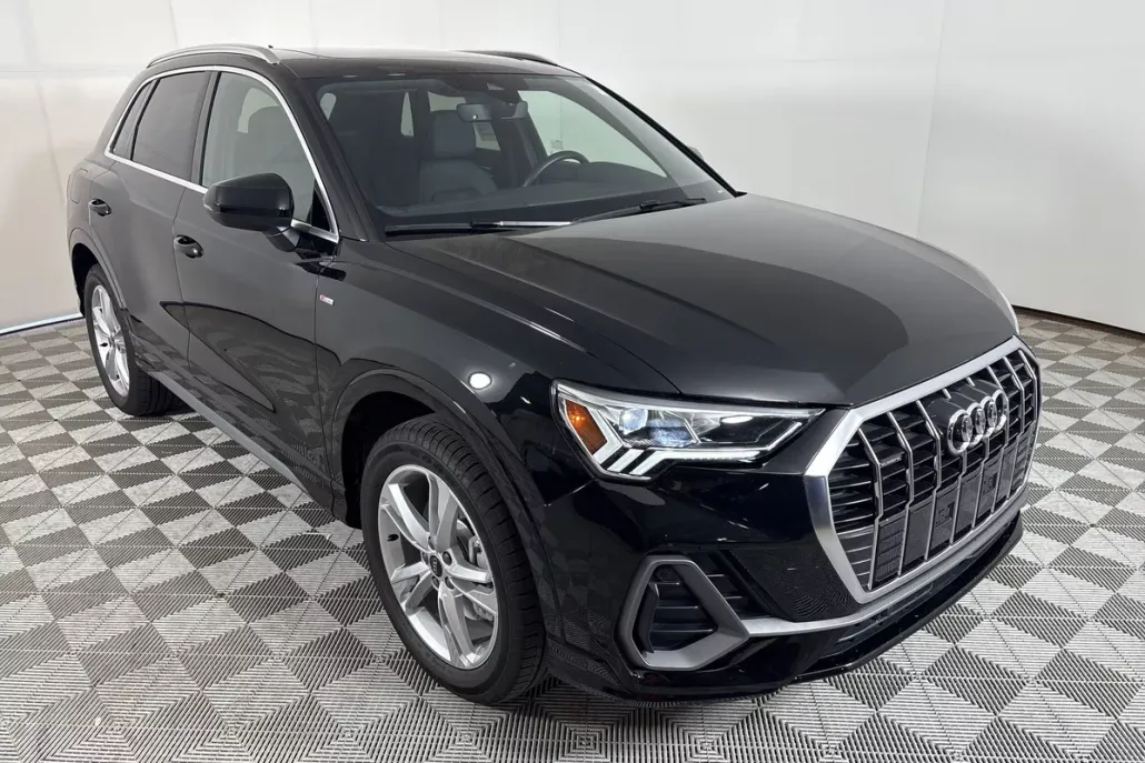 2024 Audi Q3 S line Premium 45 TFSI photo 1