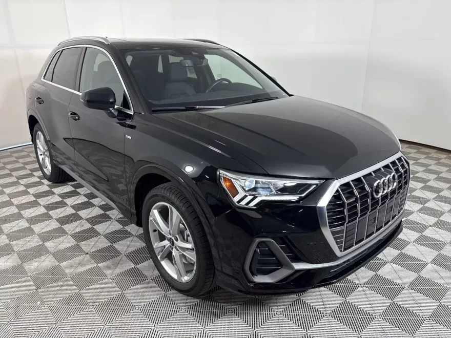 2024 Audi Q3 S line Premium 45 TFSI photo 1