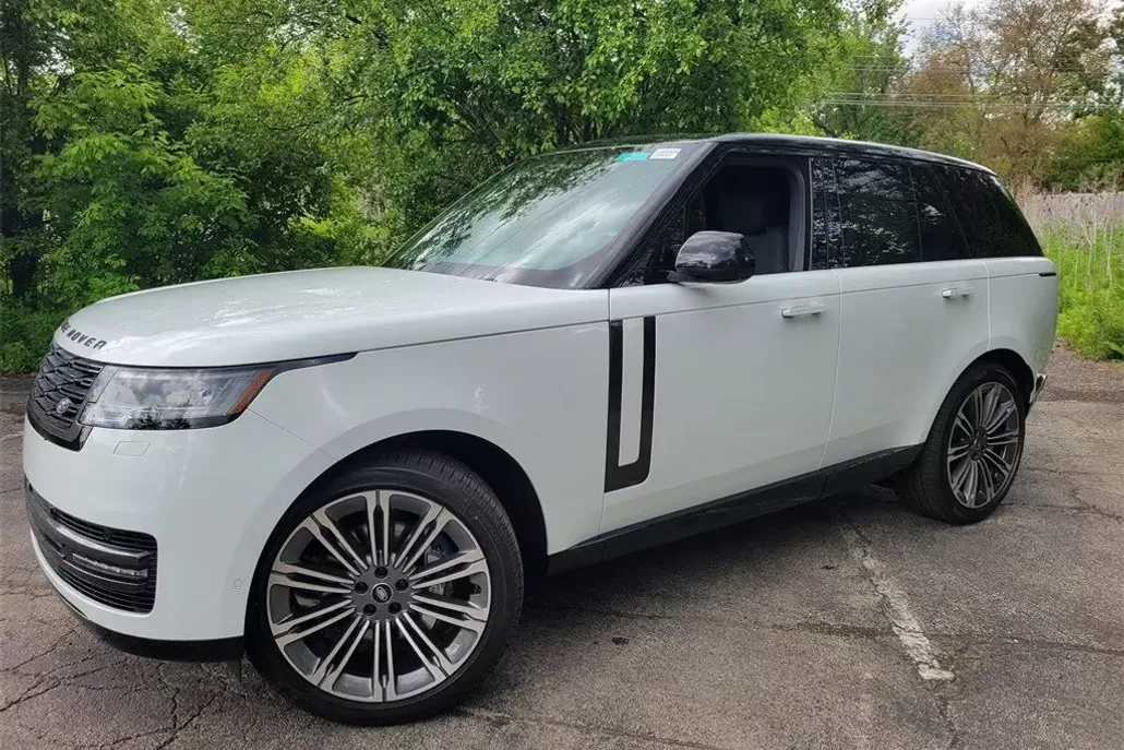 2025 Land Rover Range Rover SE photo 1