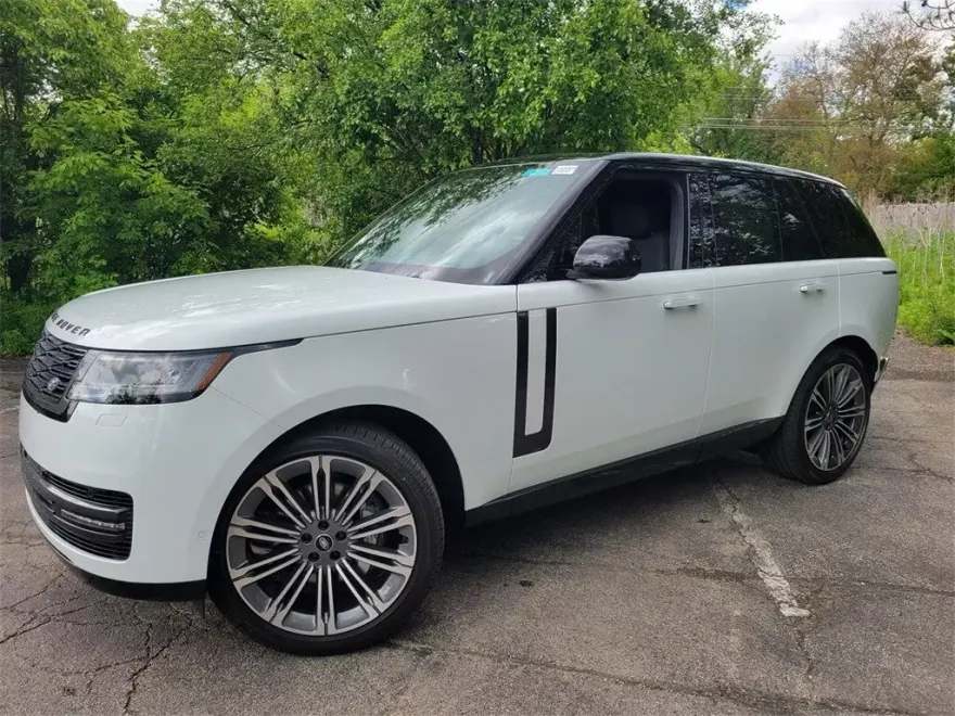 2025 Land Rover Range Rover SE photo 1