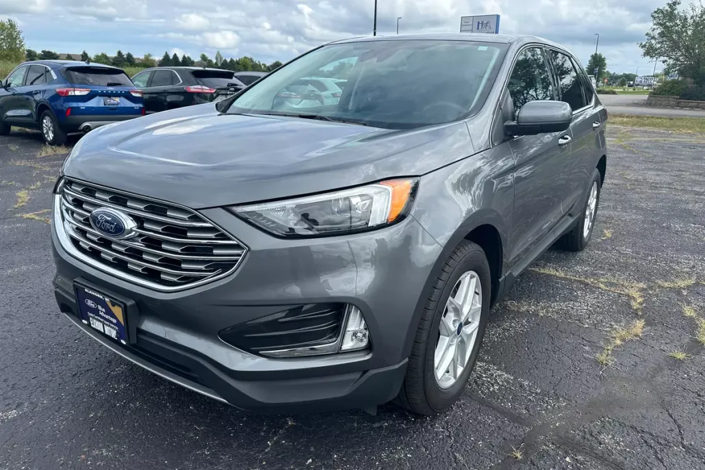 2022 Ford Edge SEL photo 1