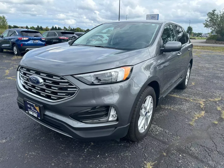 2022 Ford Edge SEL photo 1