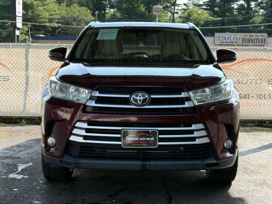 2019 Toyota Highlander XLE Sport photo 1